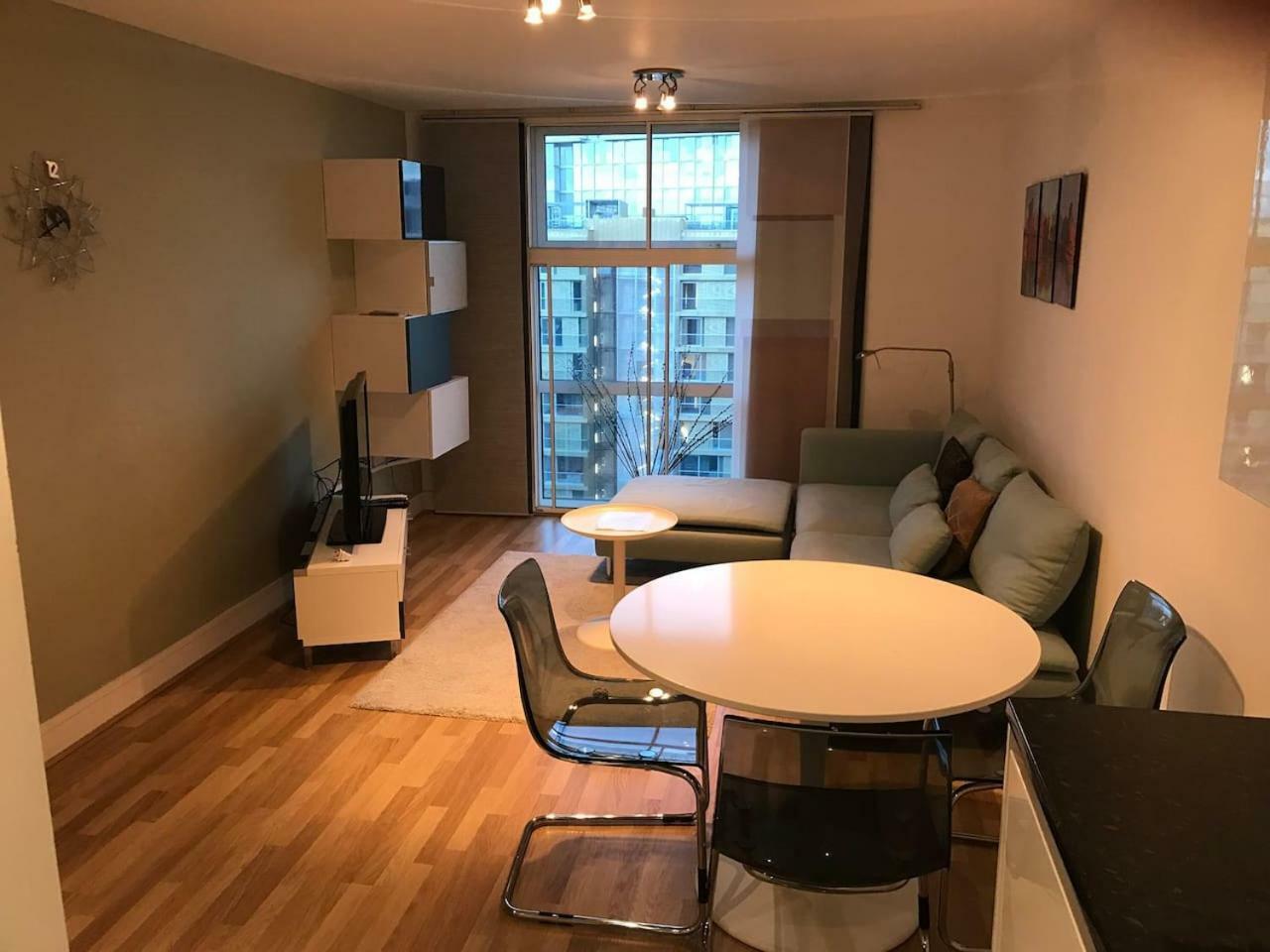 1 Bedroom In Chelsea Bridge Wharf Λονδίνο Εξωτερικό φωτογραφία