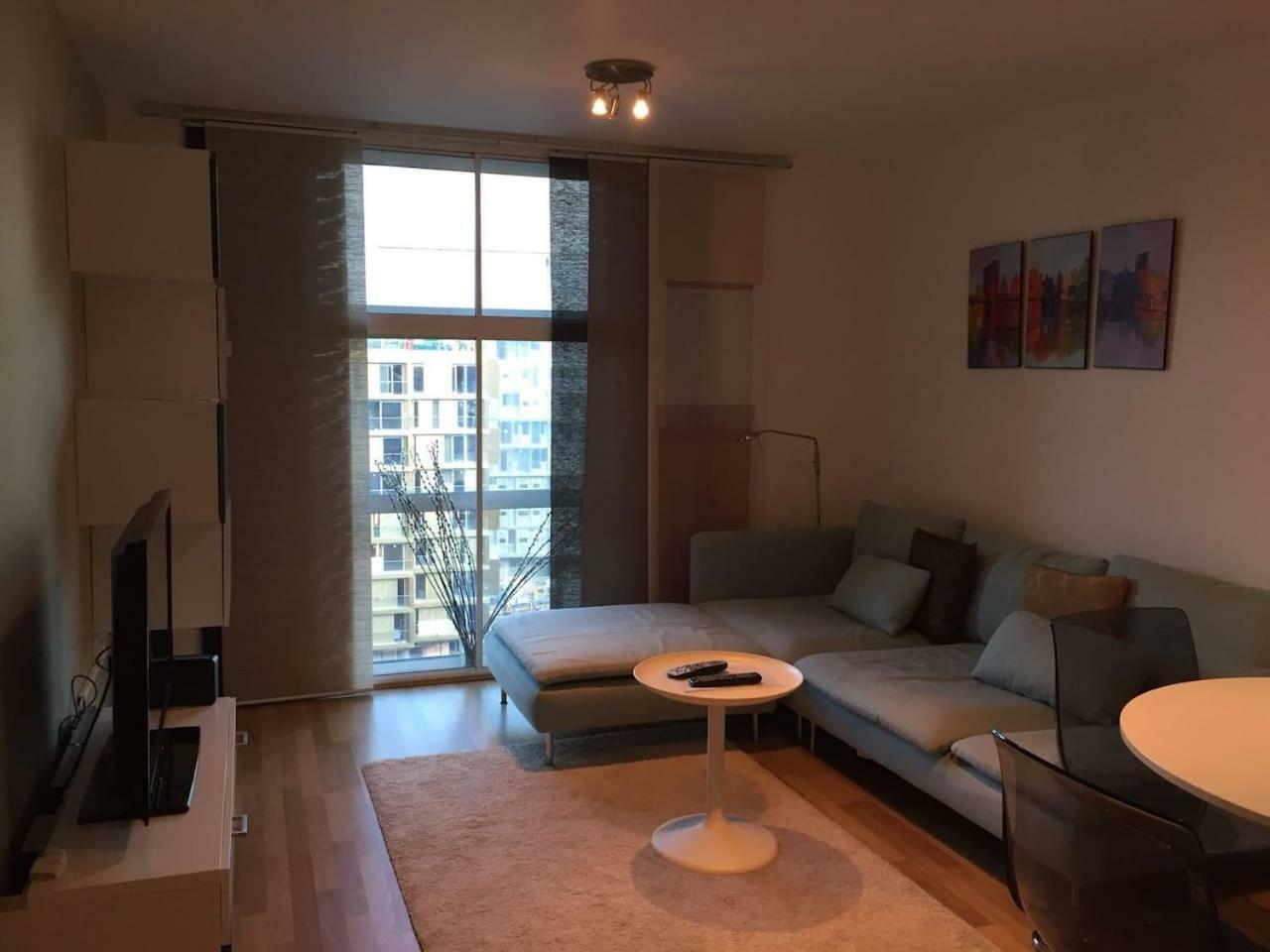 1 Bedroom In Chelsea Bridge Wharf Λονδίνο Εξωτερικό φωτογραφία